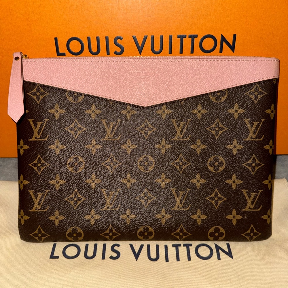Louis Vuitton Daily Pouch in Discountinued Rose Poudre Colorway